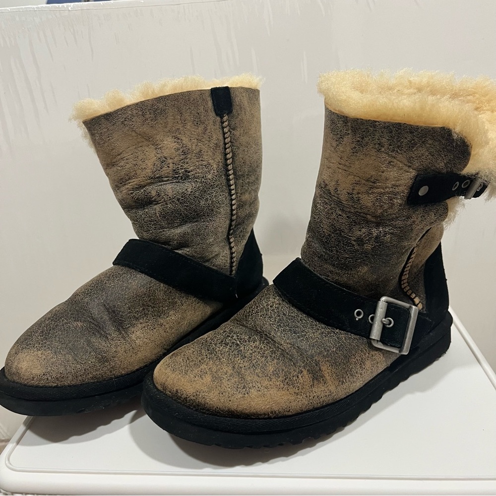 Ugg women’s boots sz 6